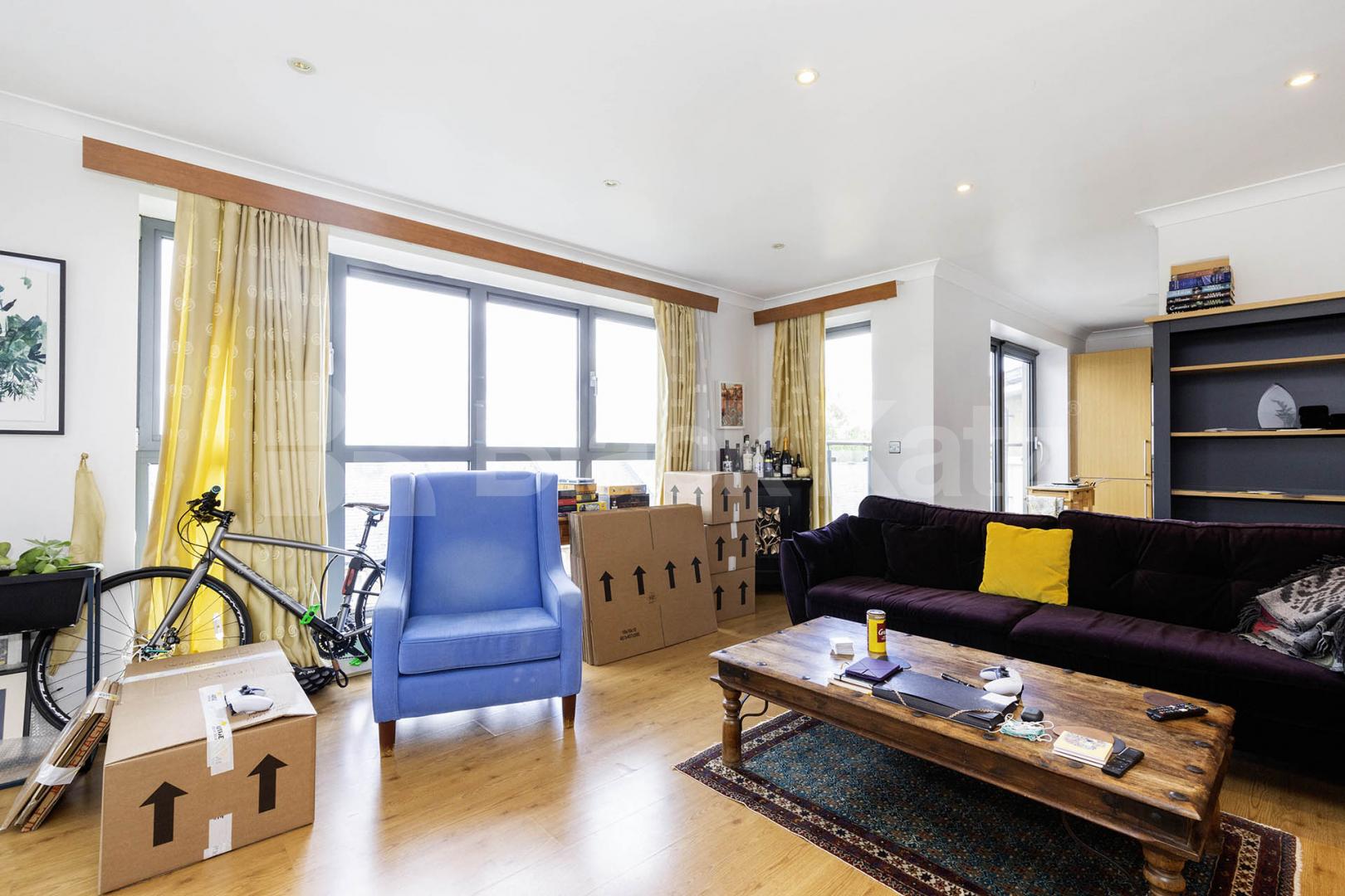 Luxury modern development with two bathrooms huge lounge & two double bedrooms Canal Boulevard, Camden